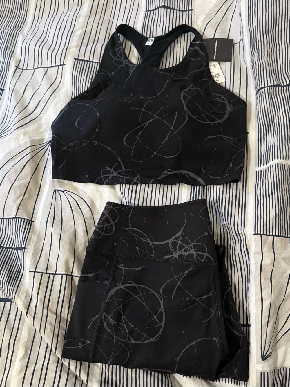 Uniqlo Black Printed Racerback Sports Bra & Leggings Set